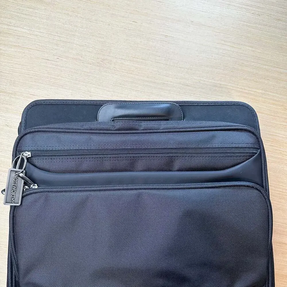 Targus Noteworthy Black Nylon Laptop Briefcase Portfolio